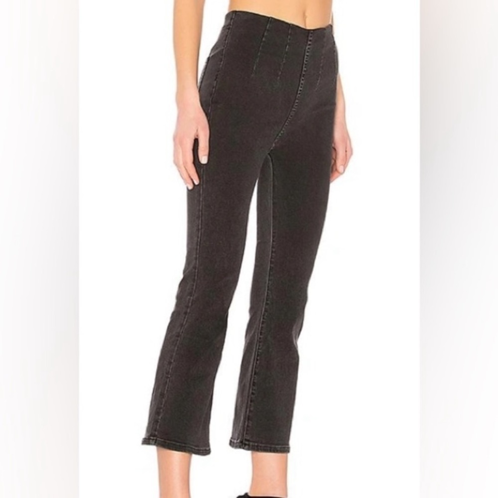 Free People High Waisted Cropped Bootcut in Black Wash pull on Jeans - Picture 2 of 8